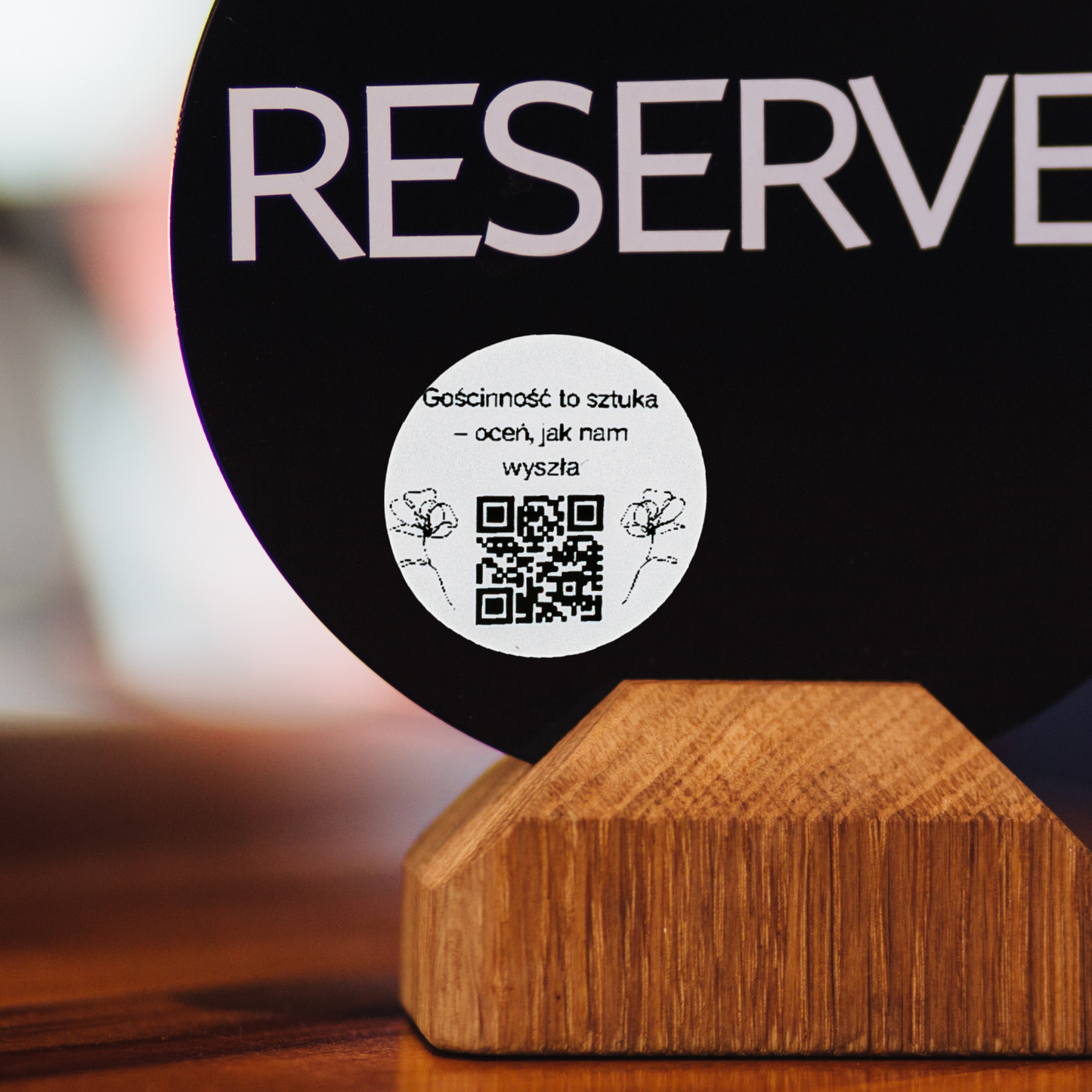 Naklejka QR opinie Google „Gościnność to sztuka – oceń, jak nam wyszła” hotel pensjonat 3cm zestaw 468szt