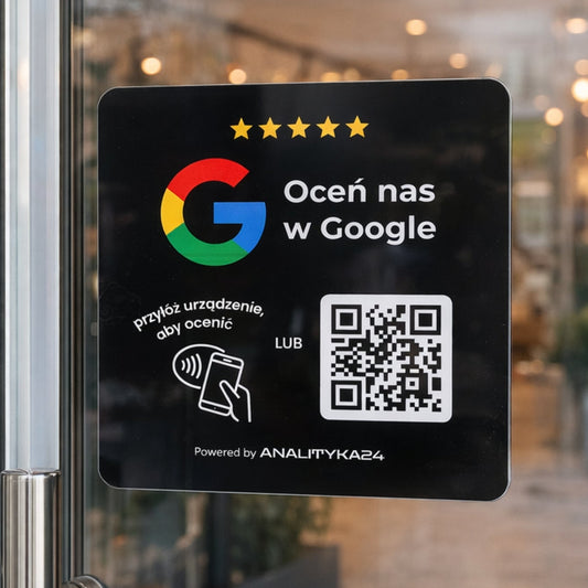 Czarna tabliczka nfc na drzwiach wejściowych