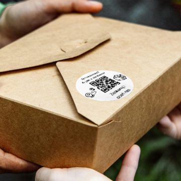 naklejka na pudełku oceń nas