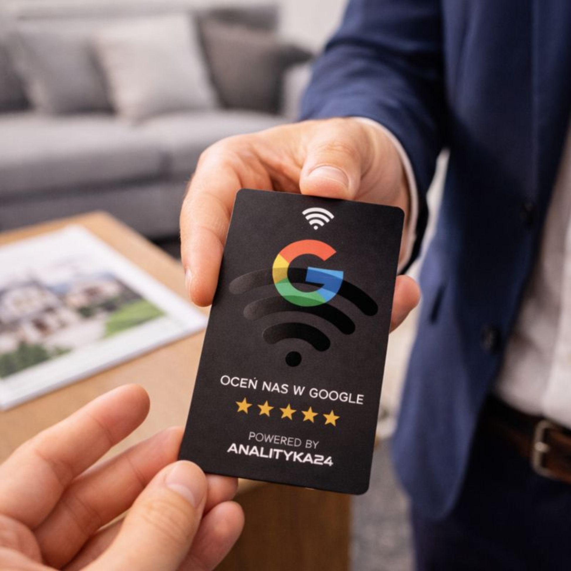 pracownik zachęca do oceny