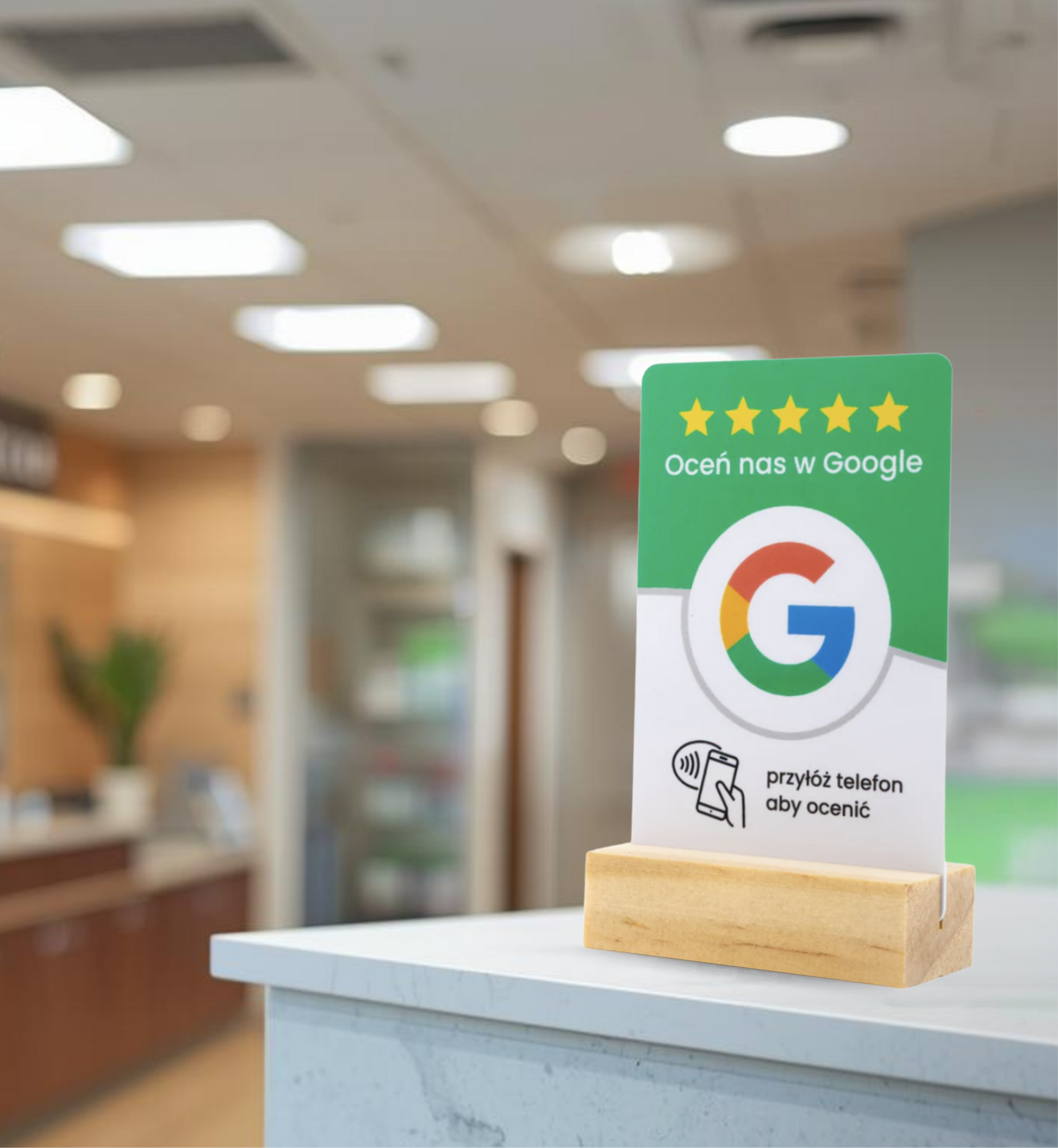 karta NFC na recepcji w biurze