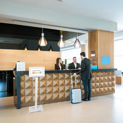 Mobilne stanowisko do pozyskiwania opinii google i budowania zaufania.