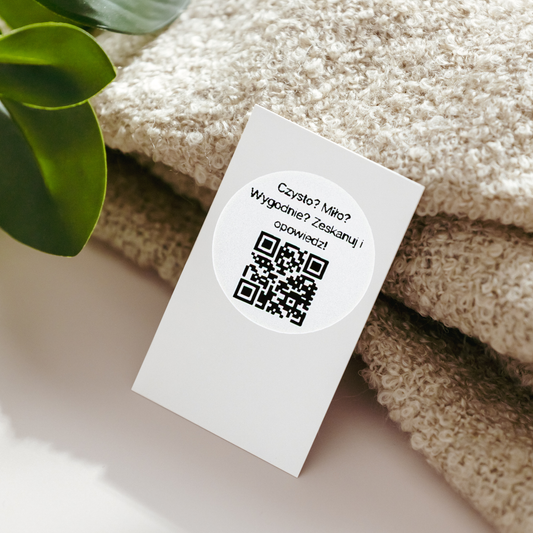 Naklejka QR opinie Google „Czysto? Miło? Wygodnie? Zeskanuj i opowiedz!” hotel pensjonat 3cm zestaw 468szt