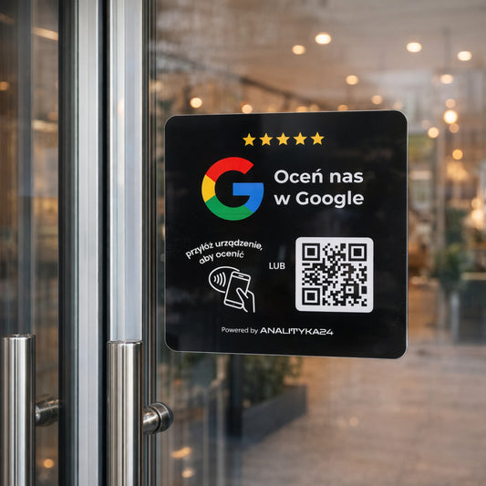 Czarna tabliczka nfc na drzwiach wejściowych