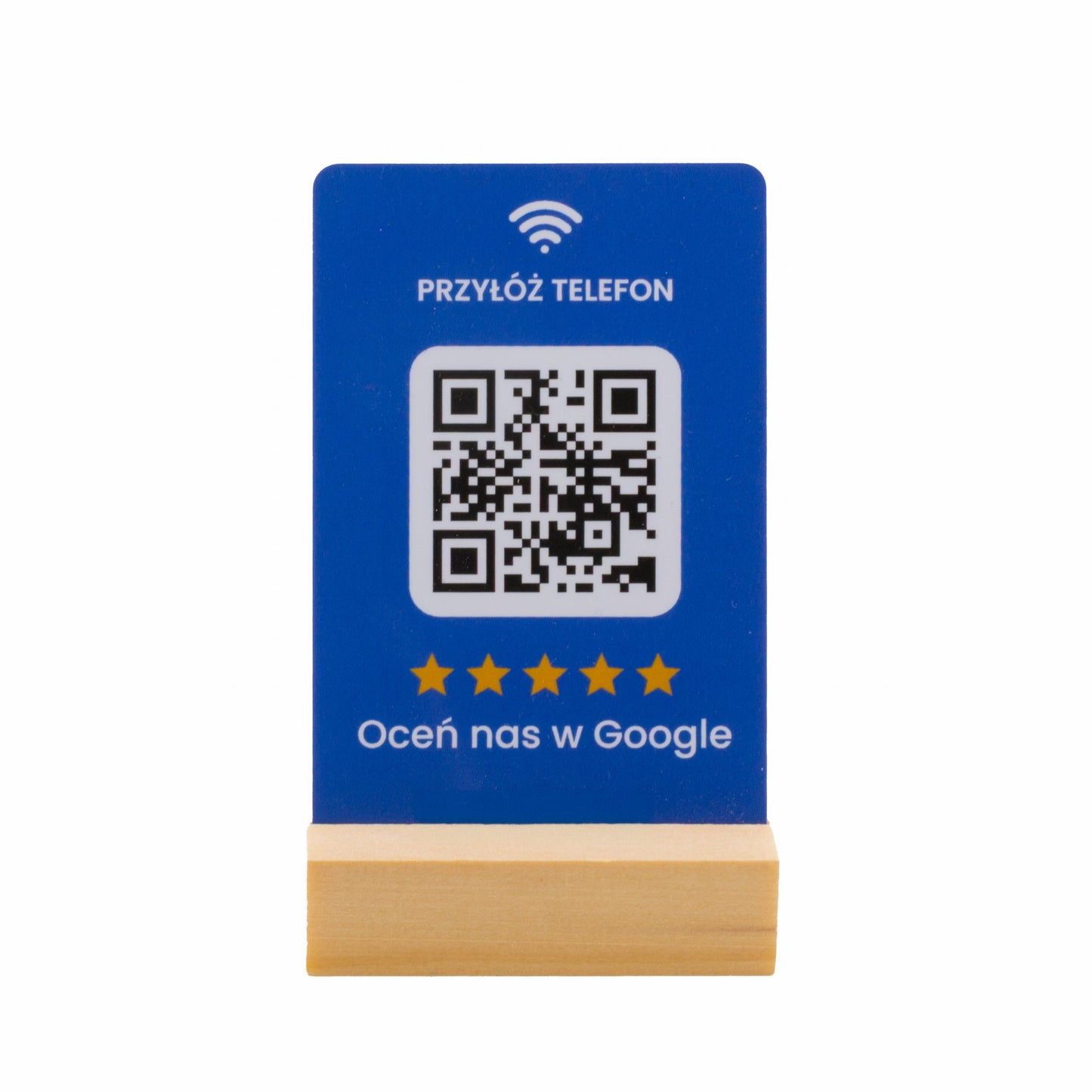 niebieska karta nfc ze stojaczkiem na białym tle