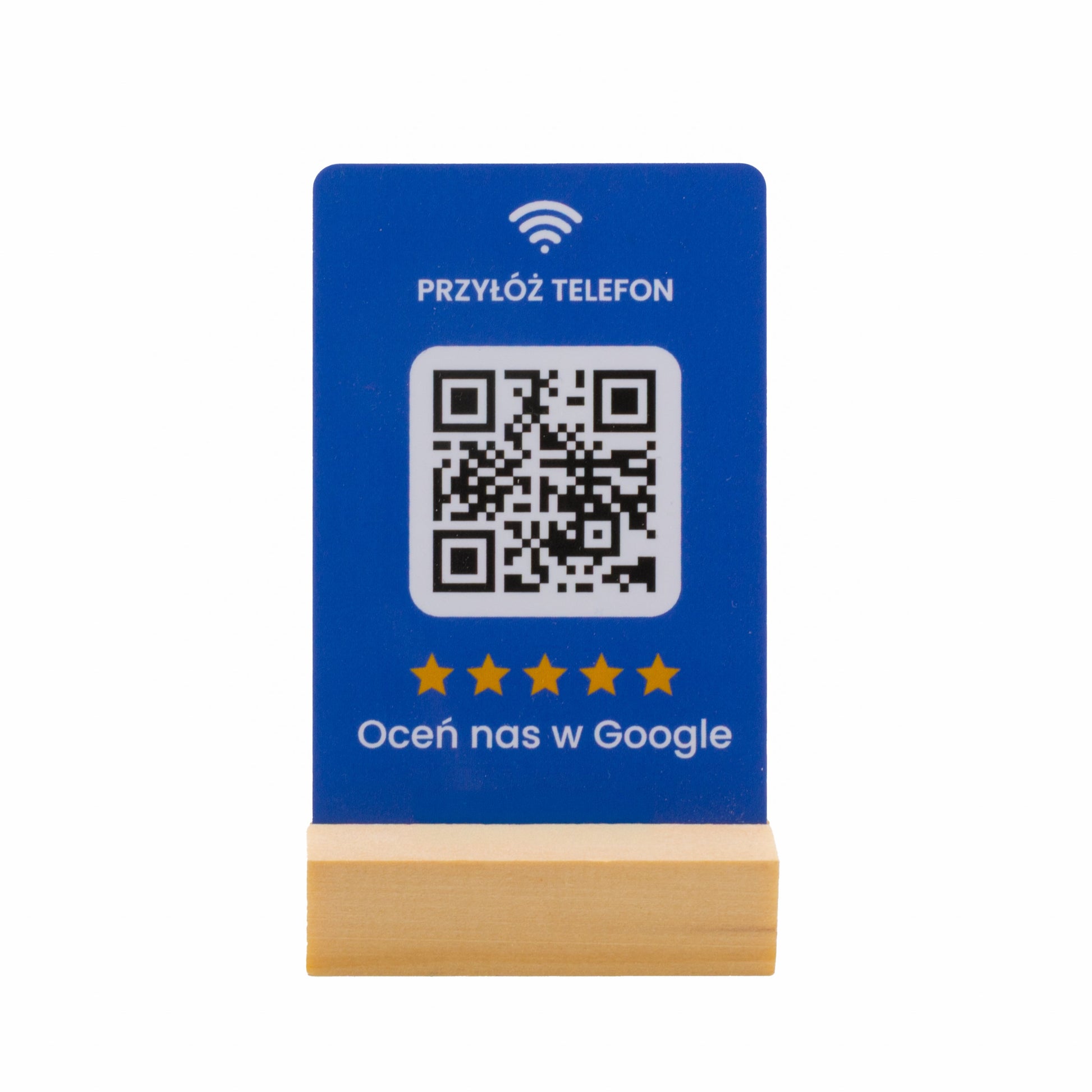 niebieska karta nfc ze stojaczkiem na białym tle