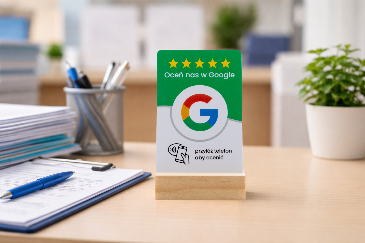 karta NFC przy stanowisku pracy