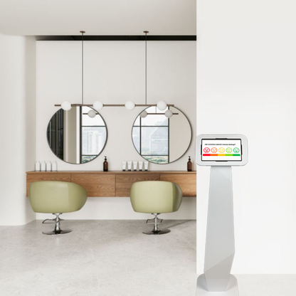 Kiosk multimedialny na stojaku do zbierania opinii klientów w banku, restauracji lub placówce medycznej.