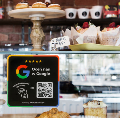 Naklejka z efektem 3D, NFC i kodem QR przyciąga wzrok klientów i zachęca do opinii Google.