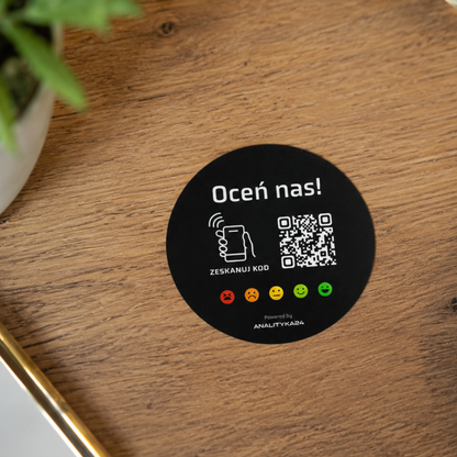 naklejka nfc czarna w restauracji