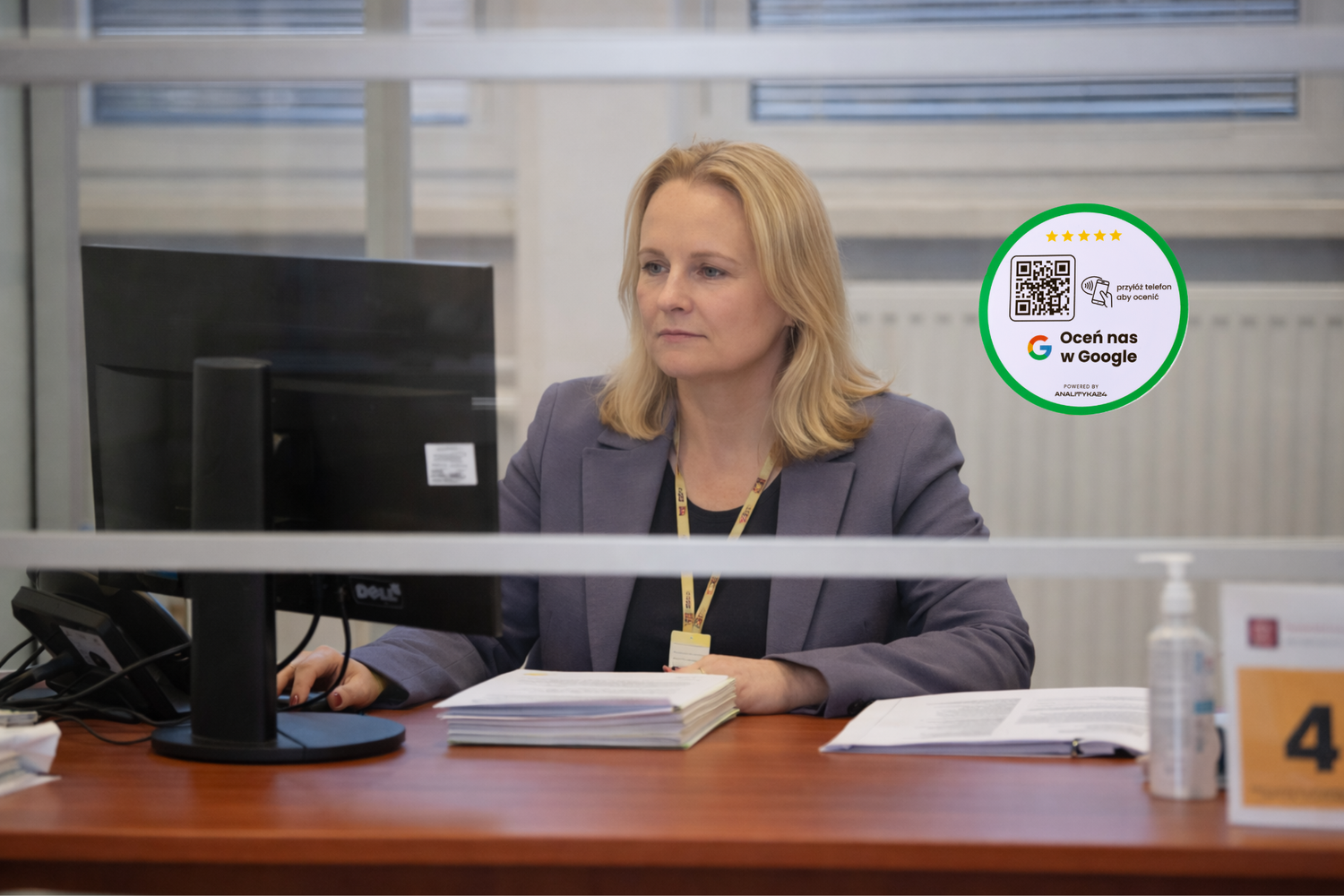 naklejka NFC plastikowa w urzędzie