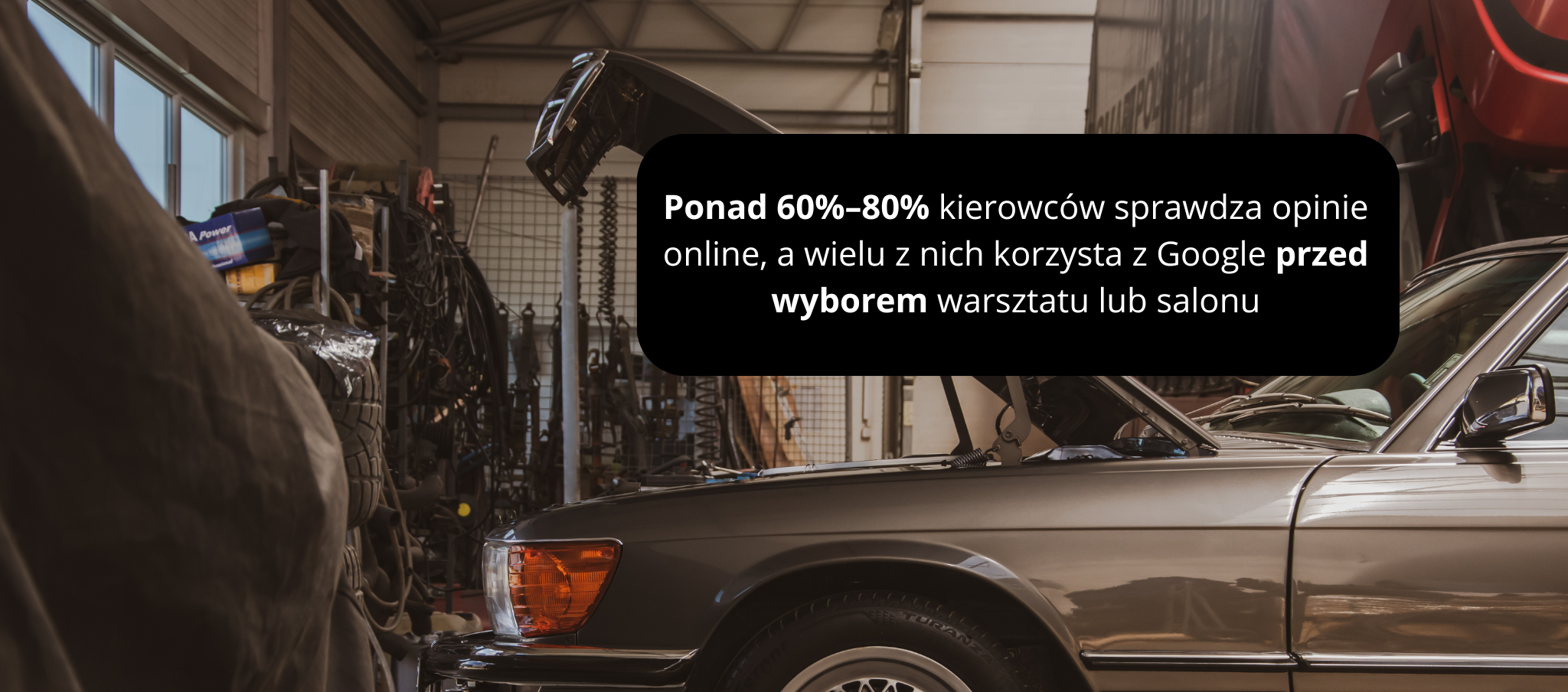 Warsztat samochodowy z tekstem informującym, że 60–80% kierowców sprawdza opinie przed wyborem serwisu