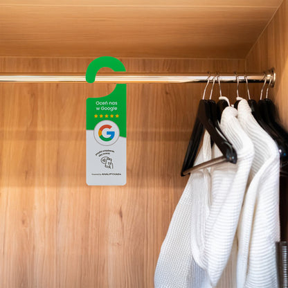 Premium zawieszka hotelowa z funkcją NFC i kodem QR do zbierania recenzji Google review.