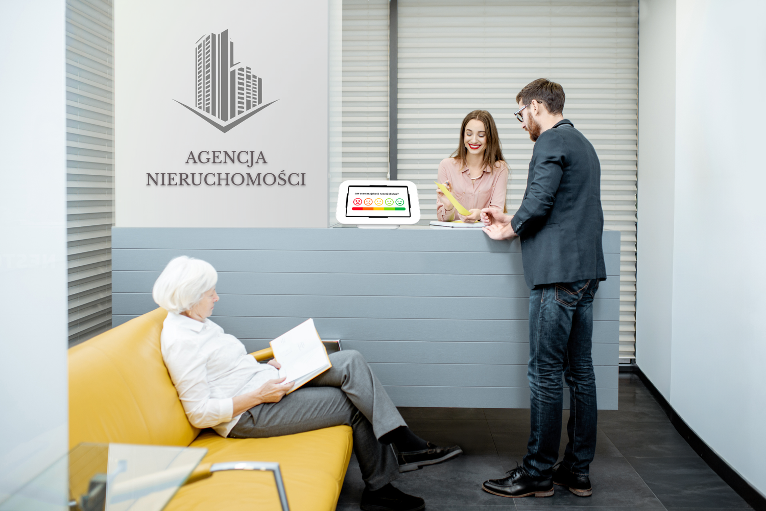 Recepcja w biurze nieruchomości — przyjazne miejsce kontaktu z klientem