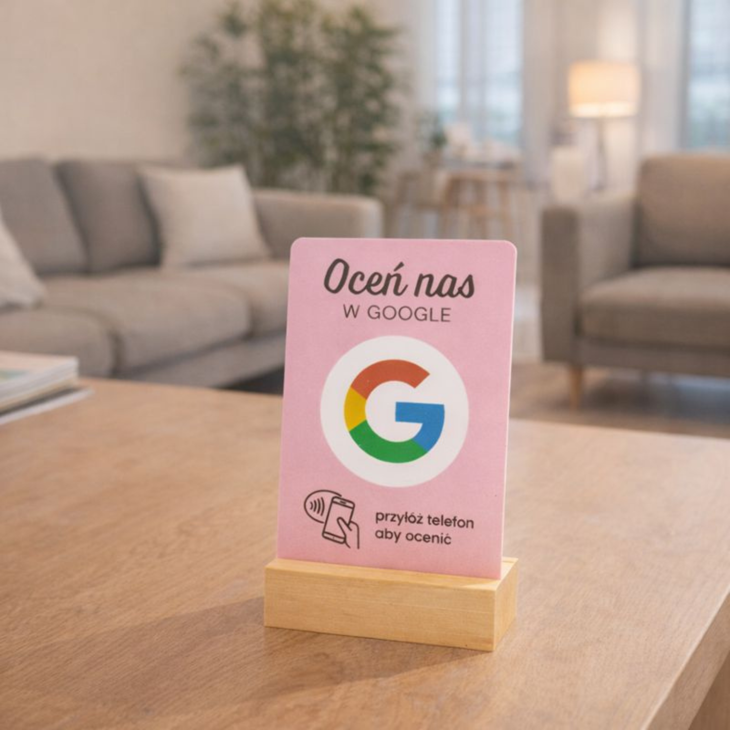 różowa karta nfc w poczekalni