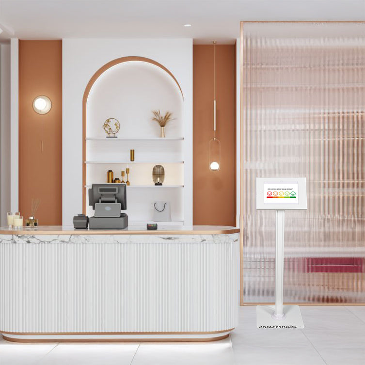 Samoobsługowy kiosk do recenzji ułatwiający wystawianie opinii google przez gości.