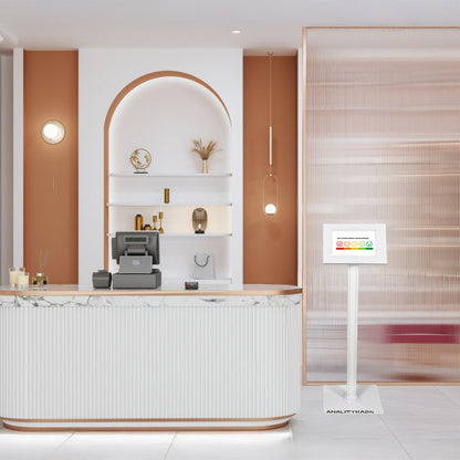 Samoobsługowy kiosk do recenzji ułatwiający wystawianie opinii google przez gości.