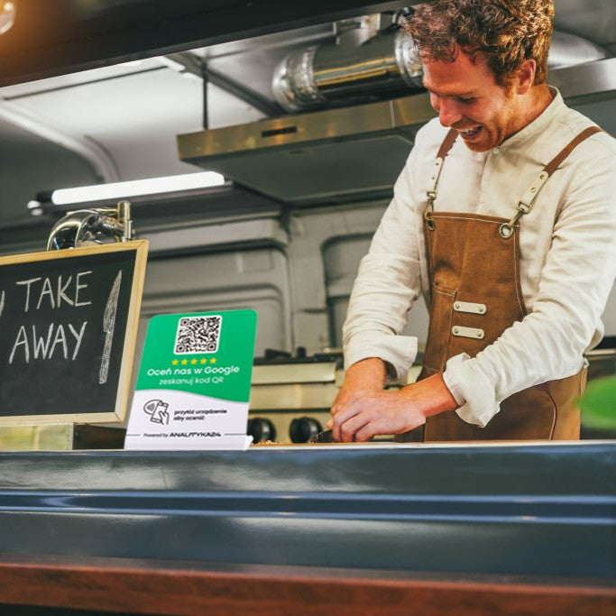 Zielony prezenter w food trucku wspierający pozyskiwanie opinii klientów