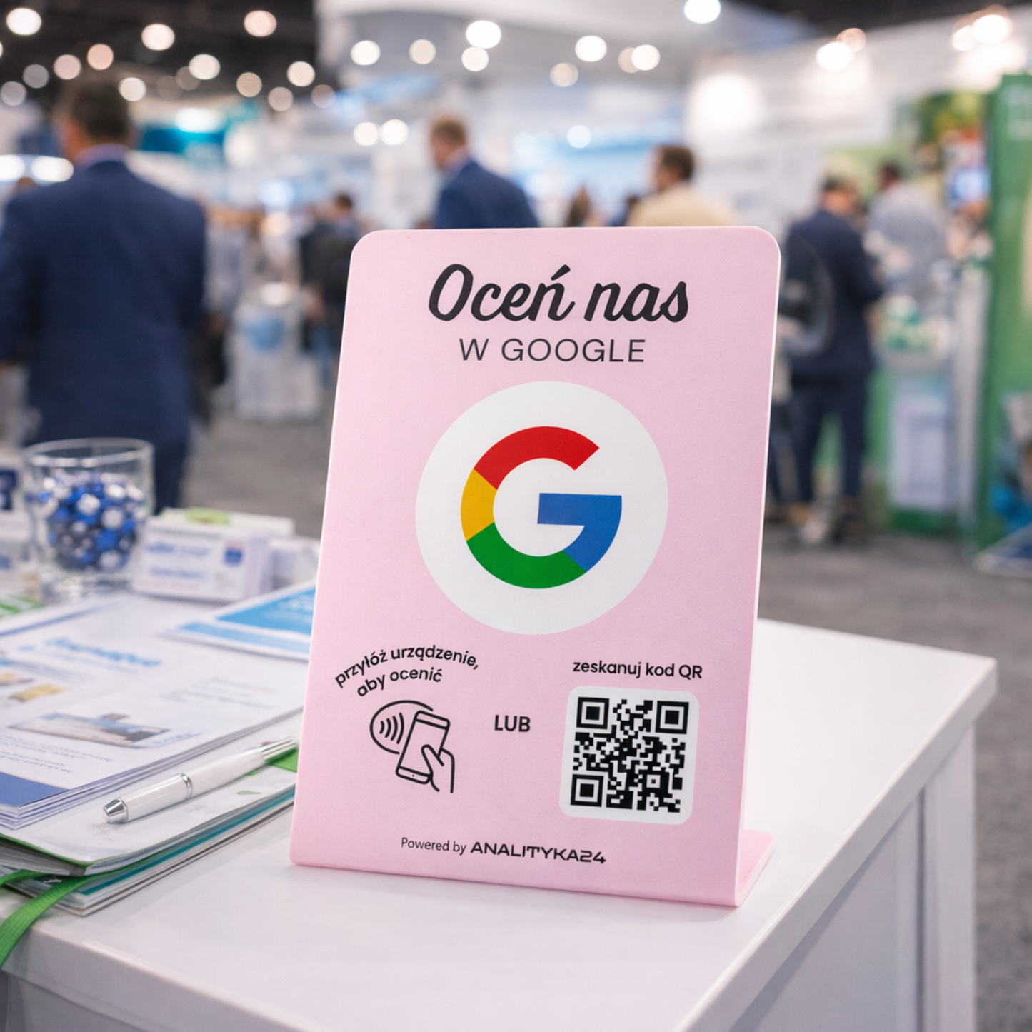 prezenter różowy na evencie firmowym