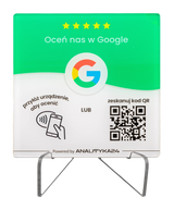 Stojak z zieloną tabliczką NFC do opinii Google