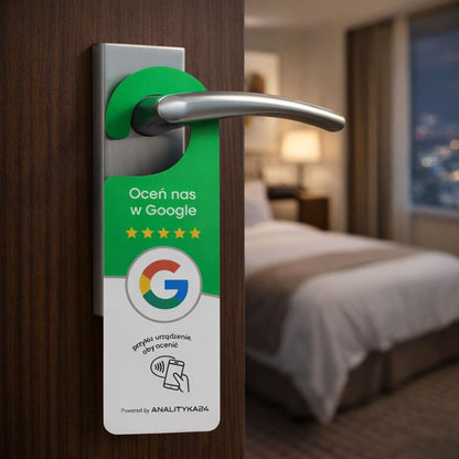 zawieszka nfc zielona w pokoju hotelu